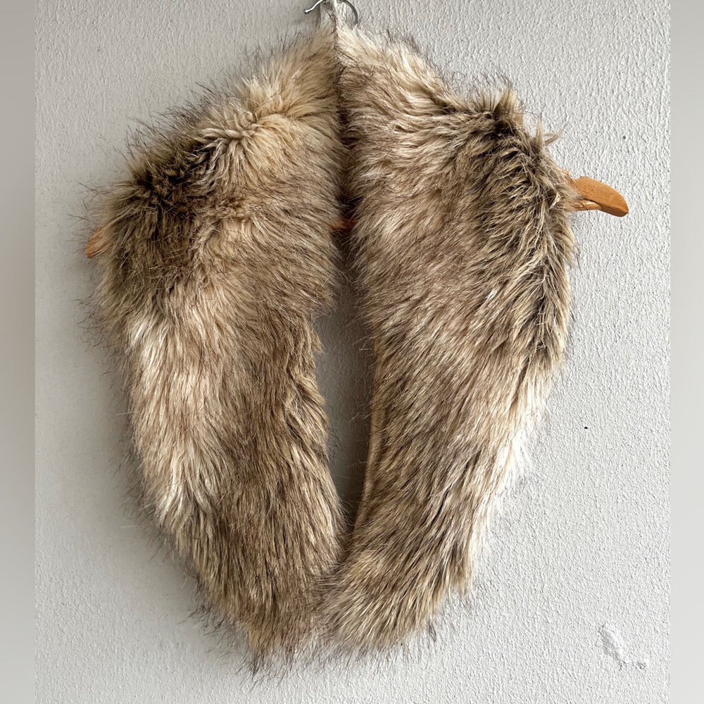 H&M | Faux Fur Scarf